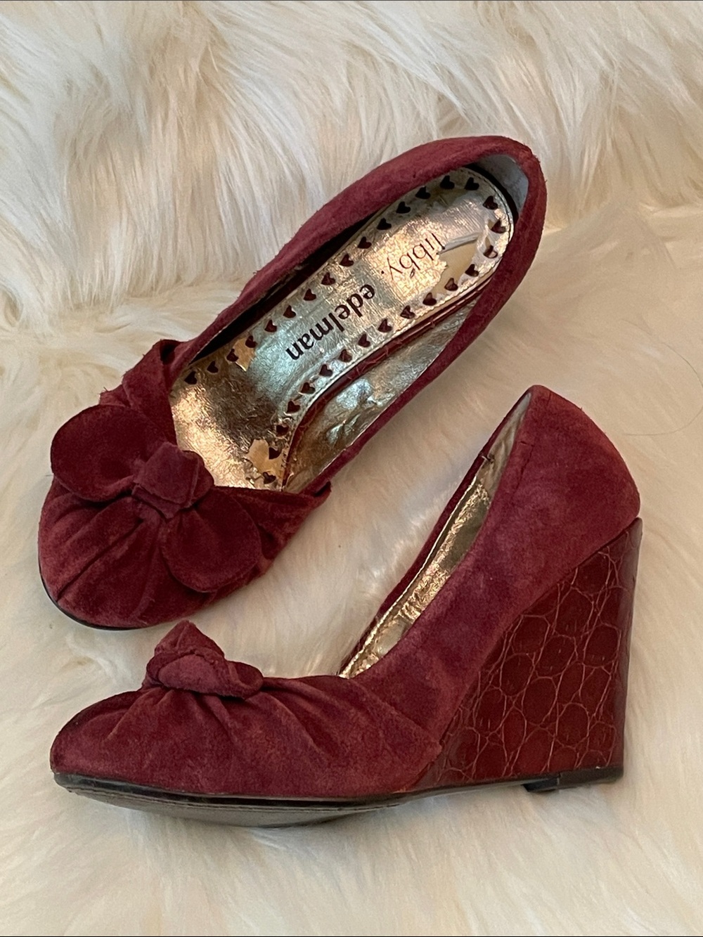 Libby.Edelman Wine Suede Bow Leather Embossed Wedge Pumps 7